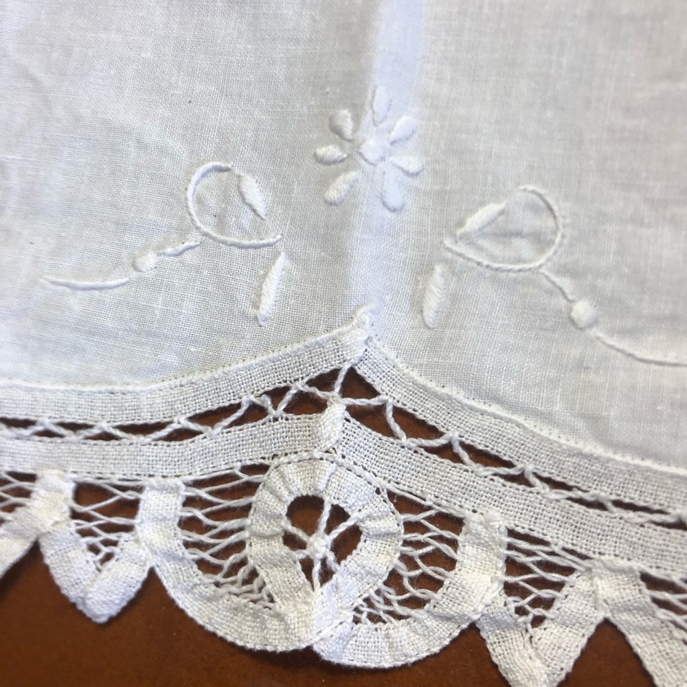 Vintage White Embroidered Table Runner with Detailed Lace Edge